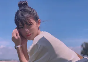 陈意涵清新丸子头写真图片