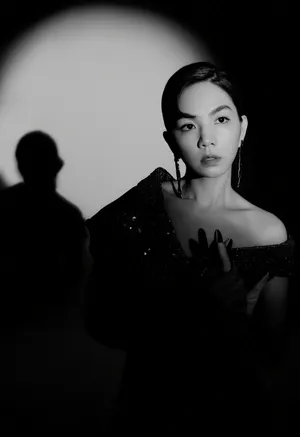 陈嘉桦甜酷光影写真图片_2