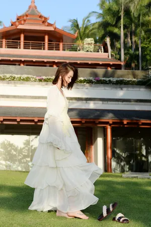 陈乔恩白色纱裙甜美写真图片第1张