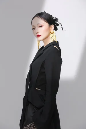 张韶涵暗黑系酷美写真图片_2