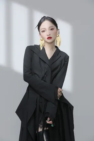 张韶涵暗黑系酷美写真图片_4