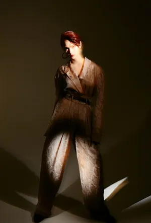 杨丞琳酷美养眼光影写真图片_14
