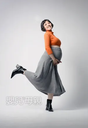 谢依霖二胎灵动清新孕照写真图片
