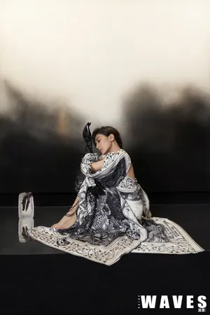 贾静雯简洁光影湿发写真图片_4