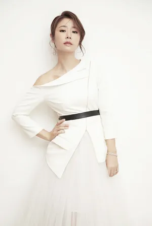 林心如性感露肩写真图片_4