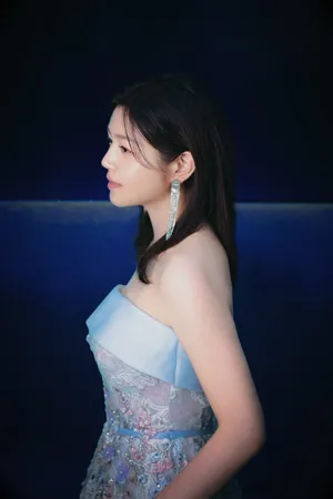陈妍希蕾丝珠绣长裙性感图片_3