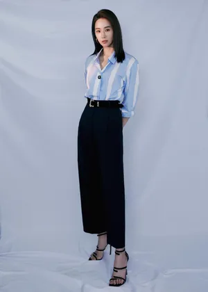 张钧甯条纹衬衫清爽写真图片_1