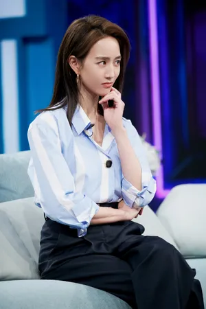 张钧甯条纹衬衫清爽写真图片_6