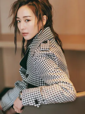 张钧甯唐探3性感路演图片_3