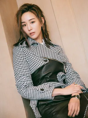 张钧甯唐探3性感路演图片_5