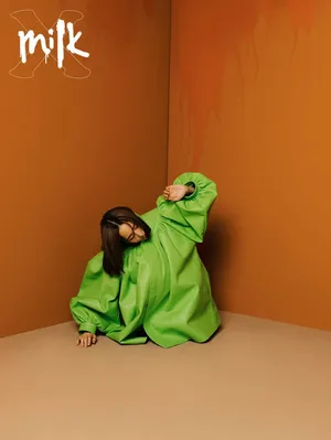 张钧甯齐肩发型性感杂志写真_3