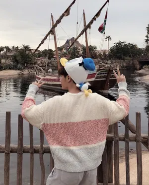 炎亚纶俏皮迪士尼旅拍照图片_1