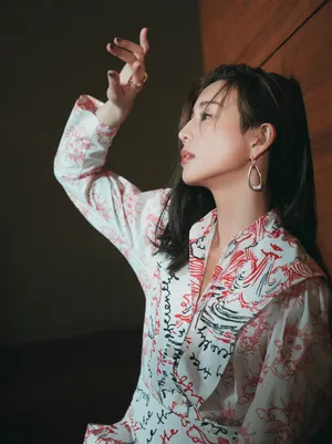 张钧甯魅惑光影性感写真图片_2