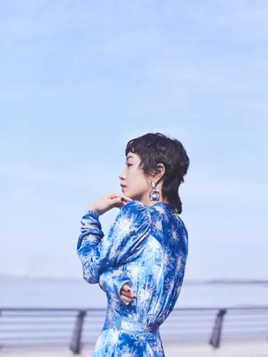 郭采洁蓝色长裙性感图片写真_2
