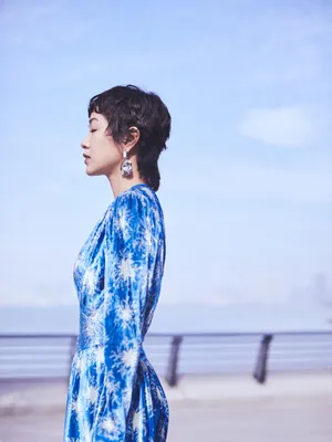 郭采洁蓝色长裙性感图片写真_3