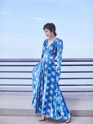 郭采洁蓝色长裙性感图片写真_6