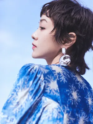 郭采洁蓝色长裙性感图片写真_8