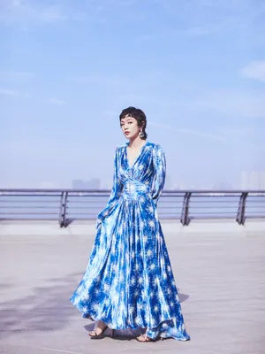 郭采洁蓝色长裙性感图片写真_10