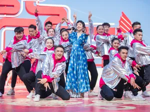 郭采洁蓝色长裙性感图片写真_13