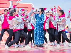 郭采洁蓝色长裙性感图片写真_14
