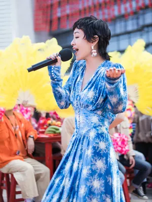 郭采洁蓝色长裙性感图片写真_15
