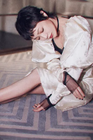 郭采洁蕾丝吊带性感写真图片_2
