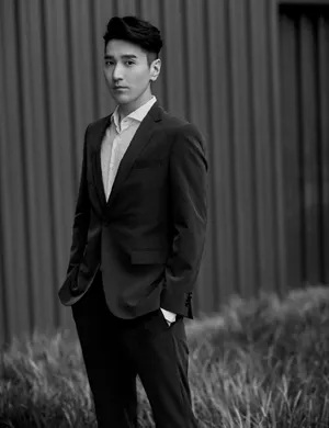 赵又廷绿色西装帅气活动照图片_7