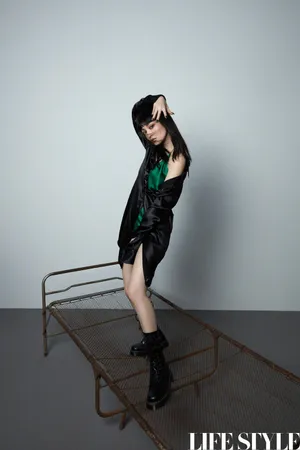 张韶涵复古摩登写真图片