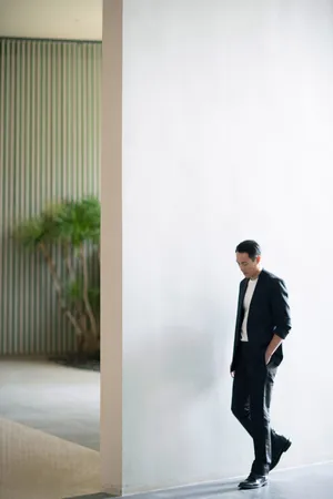 杨佑宁休闲帅气写真图片