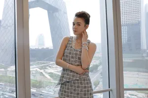 张榕容白皙时尚写真图片_3