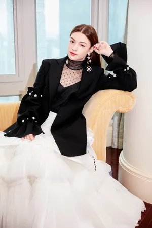 张榕容蛋糕裙甜美写真图片_6