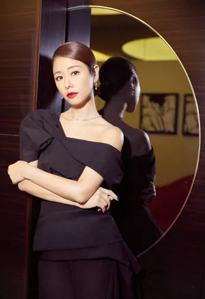 林心如黑色露肩套装写真图片