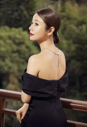 林心如黑色露肩套装写真图片