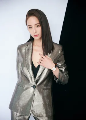 张钧甯金色西装干练写真图片_2