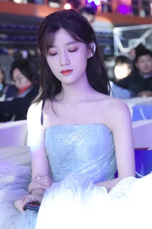 陈意涵雾蓝长裙优雅写真图片_2