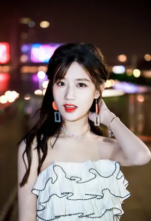 陈意涵性感夜景街拍图片_2