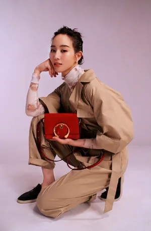 张钧甯休闲率性工装服写真图片_2