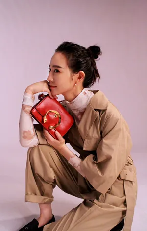 张钧甯休闲率性工装服写真图片_3