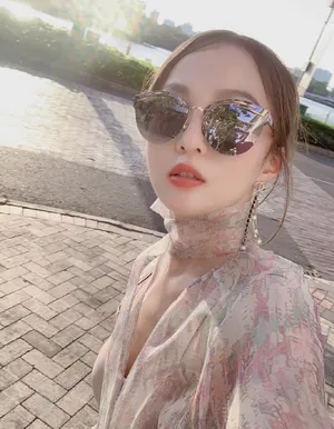 张韶涵夏日性感自拍照图片_5