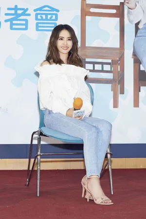 蔡依林白衫甜美活动图片_5
