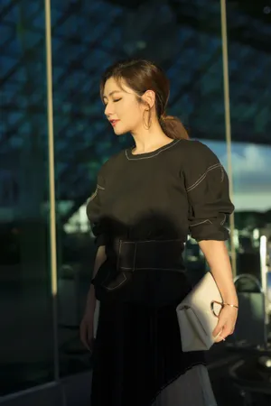 任家萱任容萱姐妹花时尚街拍图片_4