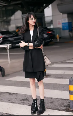 张钧甯潇洒率性机场照图片