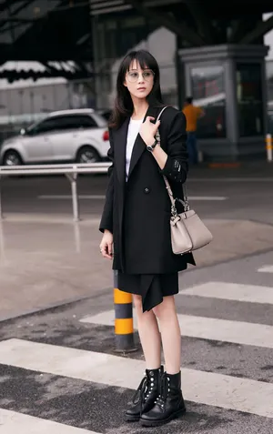 张钧甯潇洒率性机场照图片_4