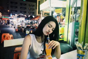 陈语安养眼夜晚街拍照图片_5