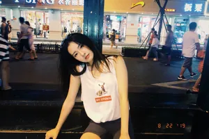 陈语安养眼夜晚街拍照图片_7