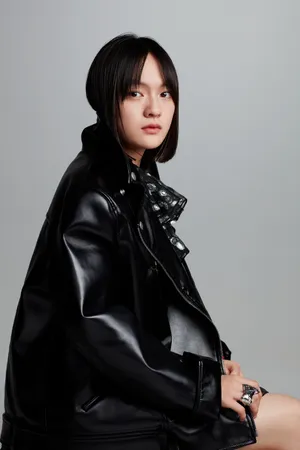 演员文淇机车风时尚炫酷写真图片
