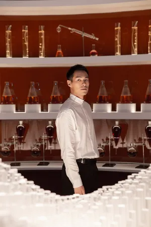 杨佑宁简约帅气活动写真图片_6