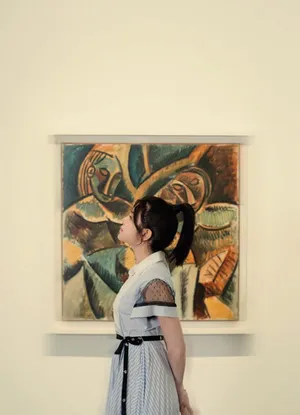 陈妍希优雅画展写真图片第1张