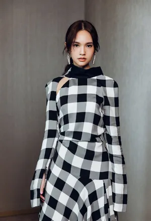 杨丞琳露背性感时尚写真图片_5