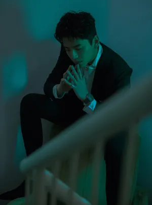王大陆黑白拼接西装写真图片_3